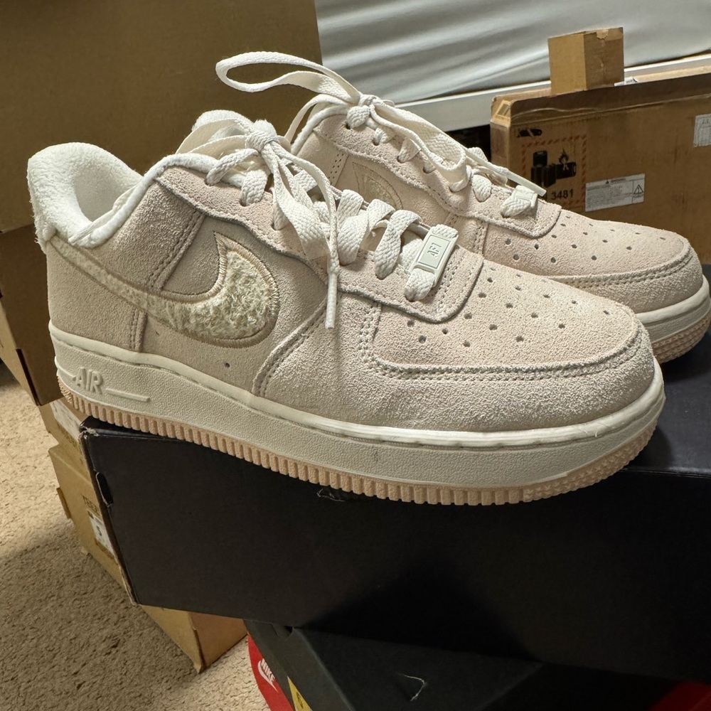 Women Beige Nike Sneakers